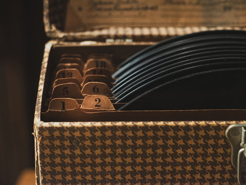 古董便攜式專輯箱 ——— Antique Record Album & Case