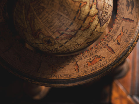 木 制 天 文 星 座 地 球 儀 —— A Wooden Astronomical Constellation Globe