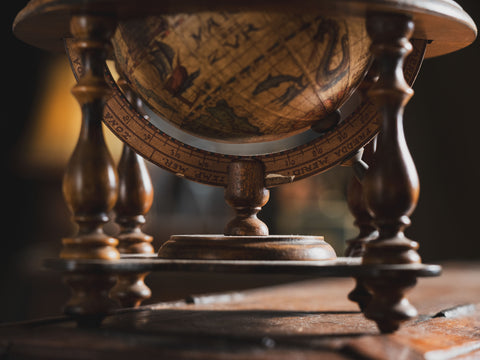 木 制 天 文 星 座 地 球 儀 —— A Wooden Astronomical Constellation Globe