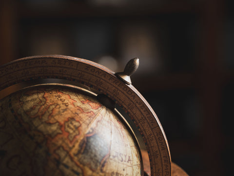 木 制 天 文 星 座 地 球 儀 —— A Wooden Astronomical Constellation Globe