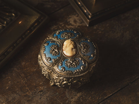 珠寶盒  —— Vintage Elegant Ornate Jewellery Box with Cameo