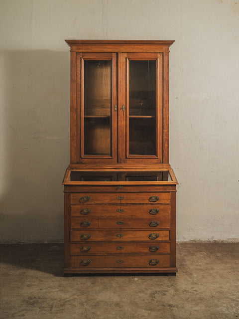 19世紀英國古董展示櫃