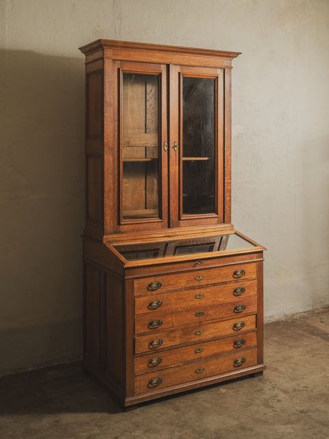 19世紀英國古董展示櫃