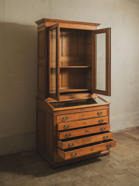 19世紀英國古董展示櫃