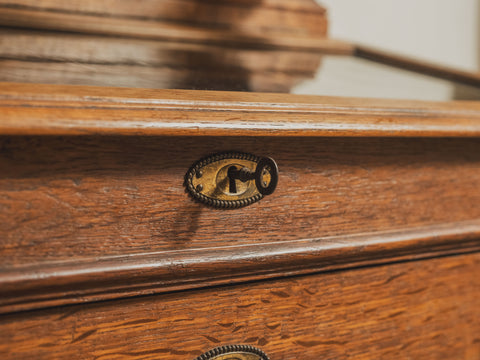 19世紀英國古董展示櫃