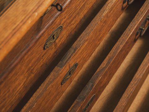 19世紀英國古董展示櫃