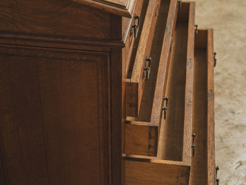 19世紀英國古董展示櫃