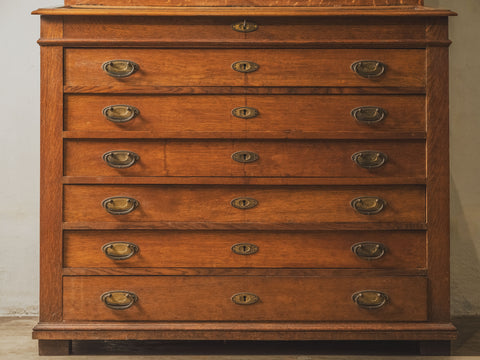 19世紀英國古董展示櫃